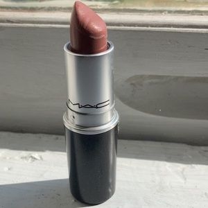 Mac Hug Me lipstick